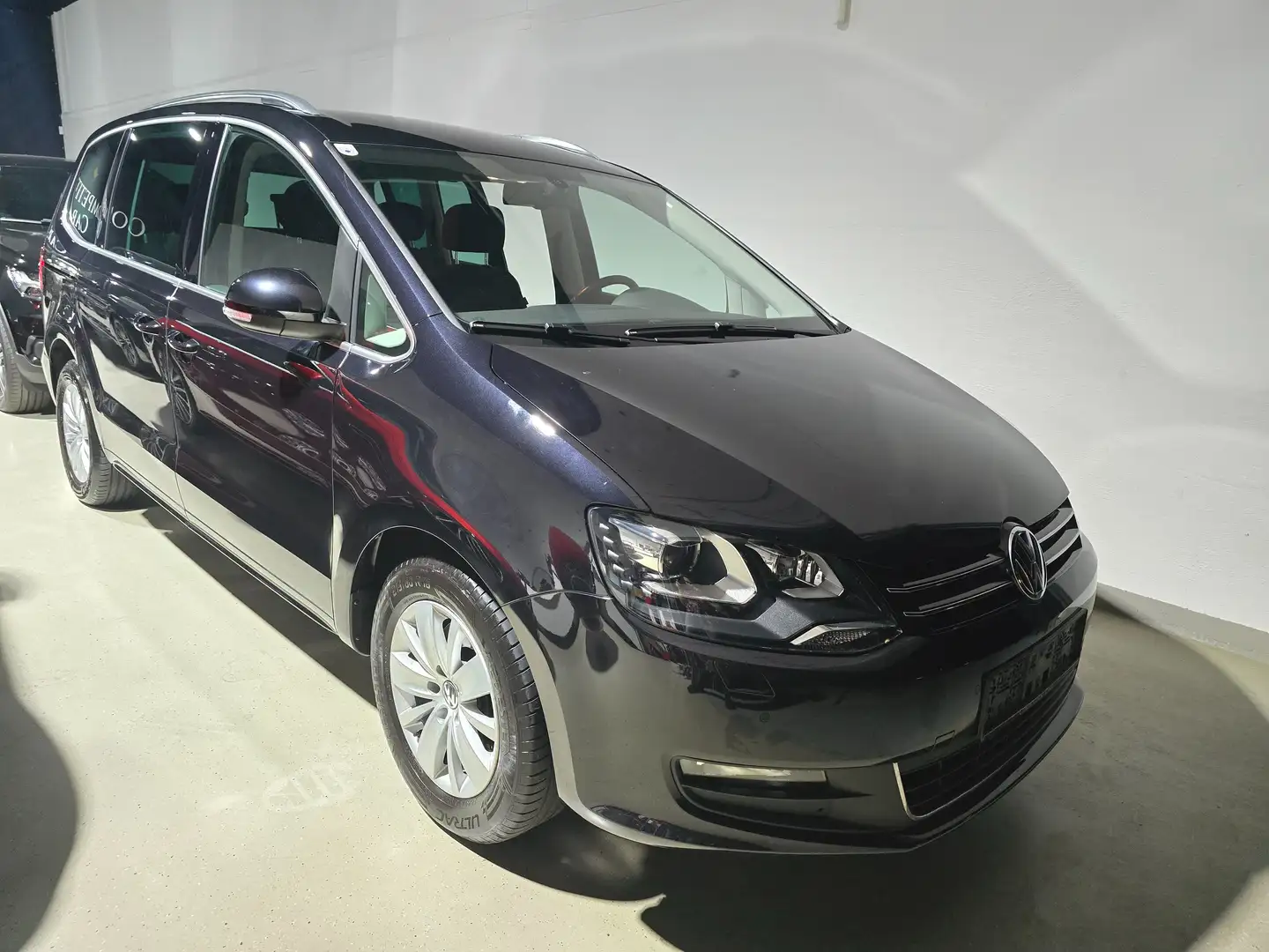 Volkswagen Sharan 2.0 DSG, 7 SITZER, 1.BESITZ, ZAHNRIEMEN NEU, XENON crna - 1