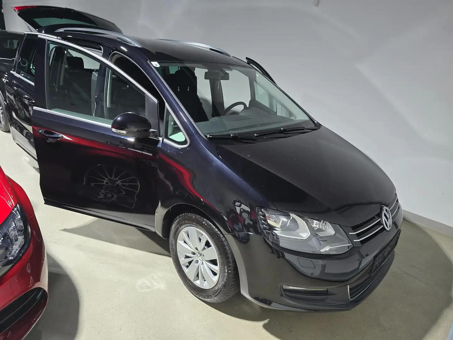 Volkswagen Sharan 2.0 DSG, 7 SITZER, 1.BESITZ, ZAHNRIEMEN NEU, XENON crna - 2