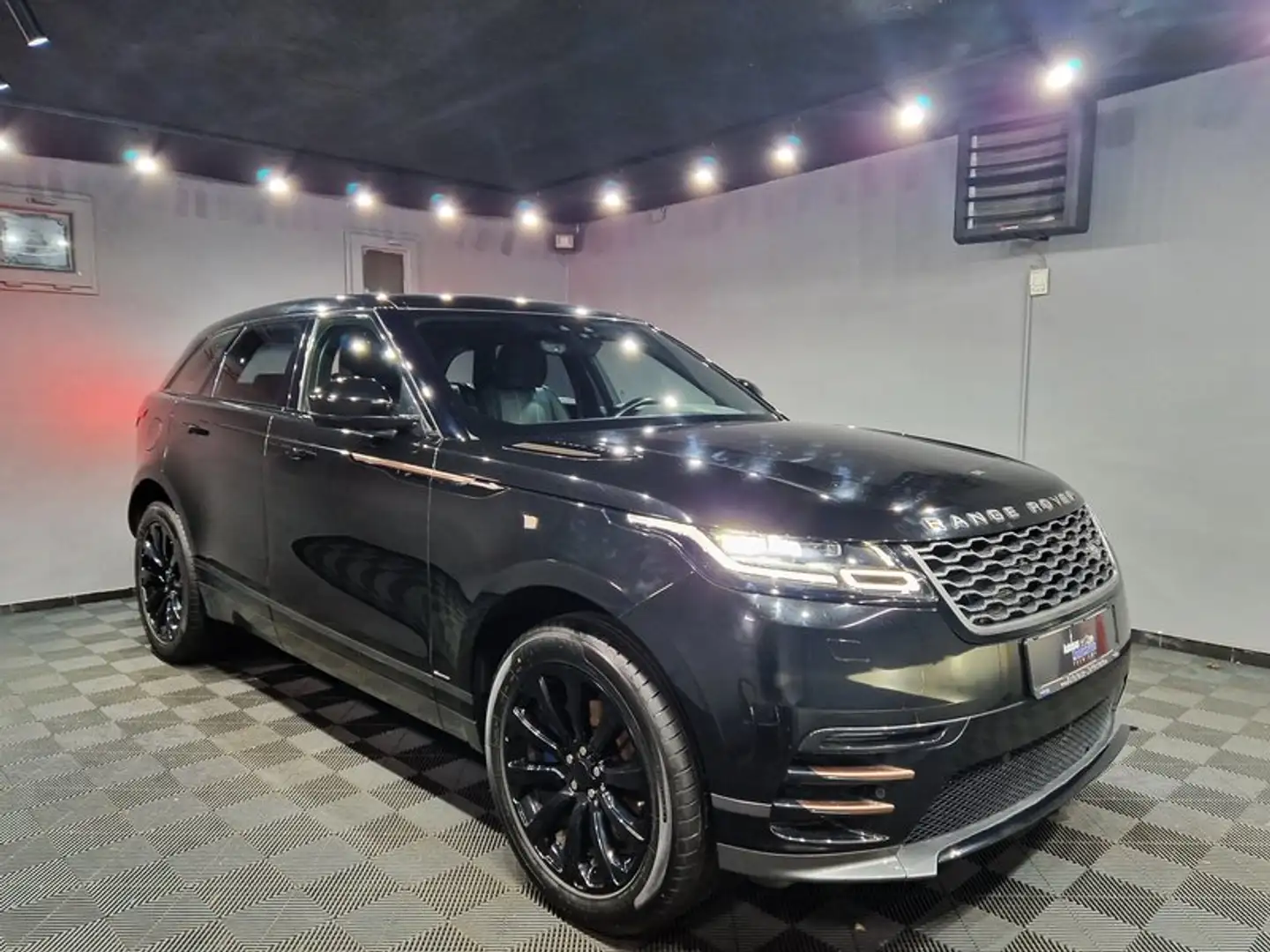 Land Rover Range Rover Velar R-DYNAMIC|AUTOM|LEDER|LED|NAVI|LM FELGEN Schwarz - 2