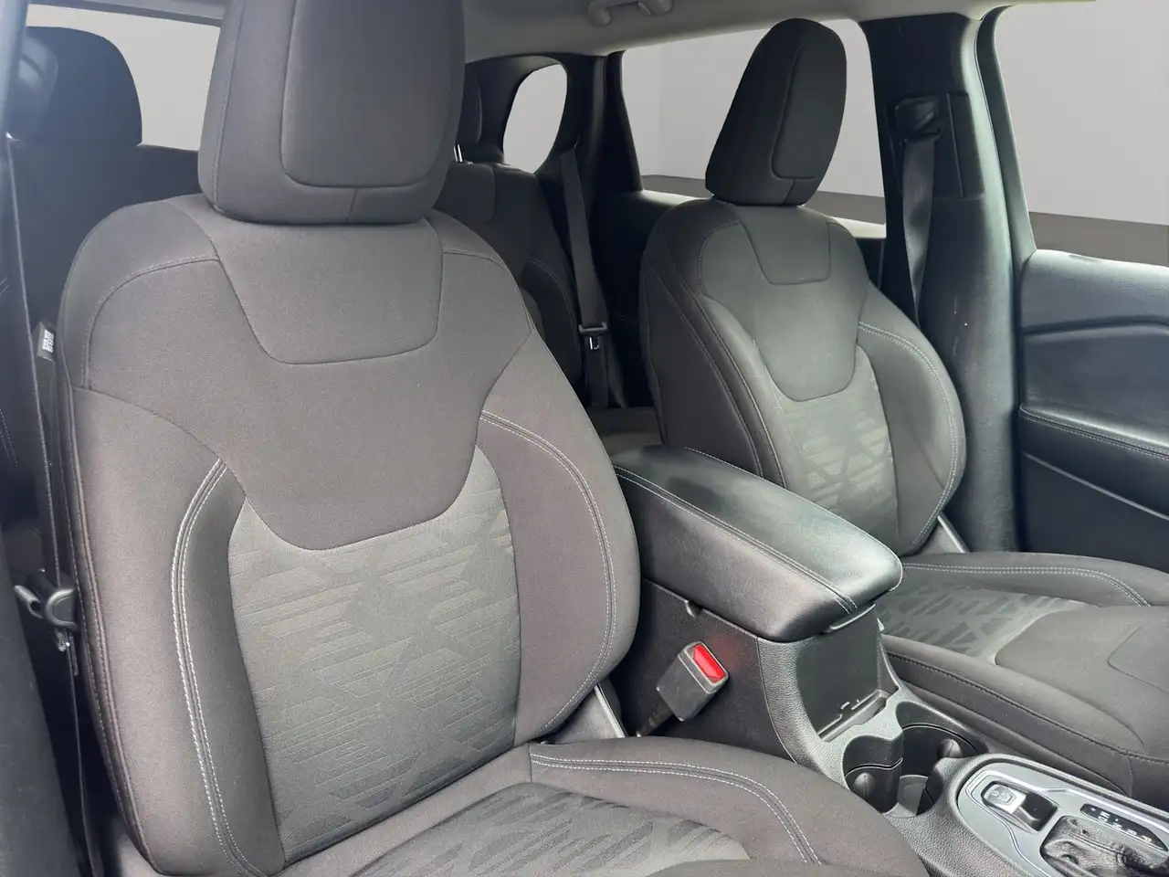 Jeep Cherokee снимка Jeep Cherokee
