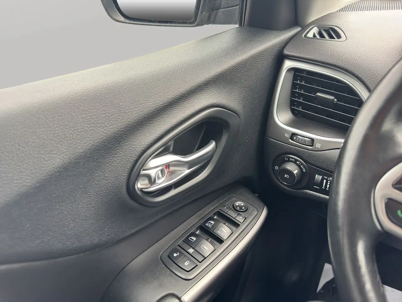 Jeep Cherokee снимка Jeep Cherokee