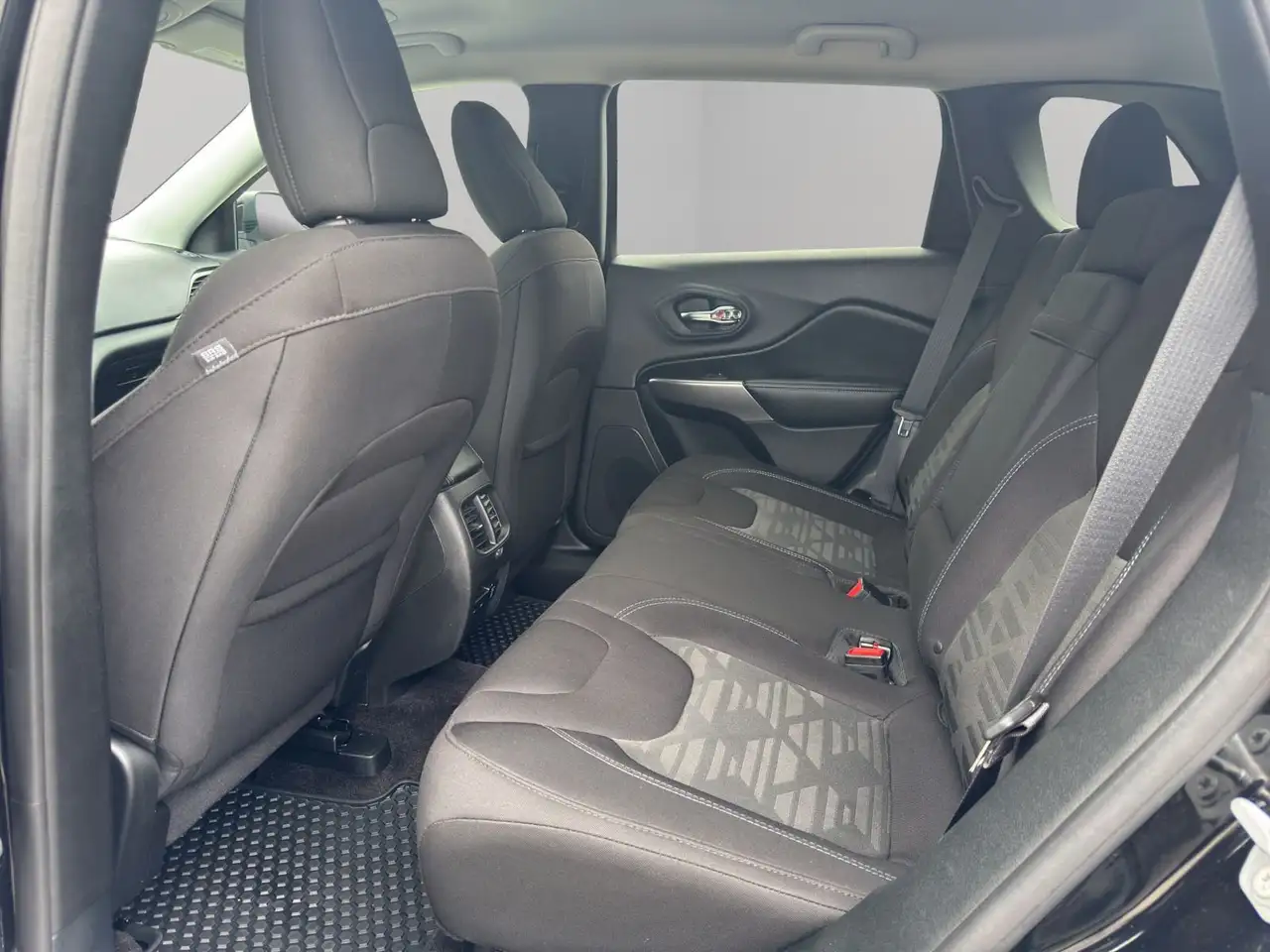 Jeep Cherokee снимка Jeep Cherokee