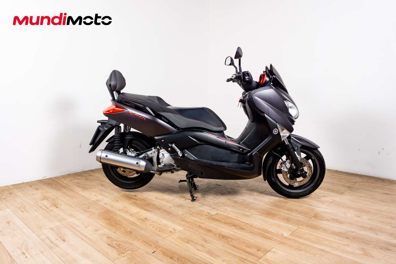 Yamaha X-Max 250