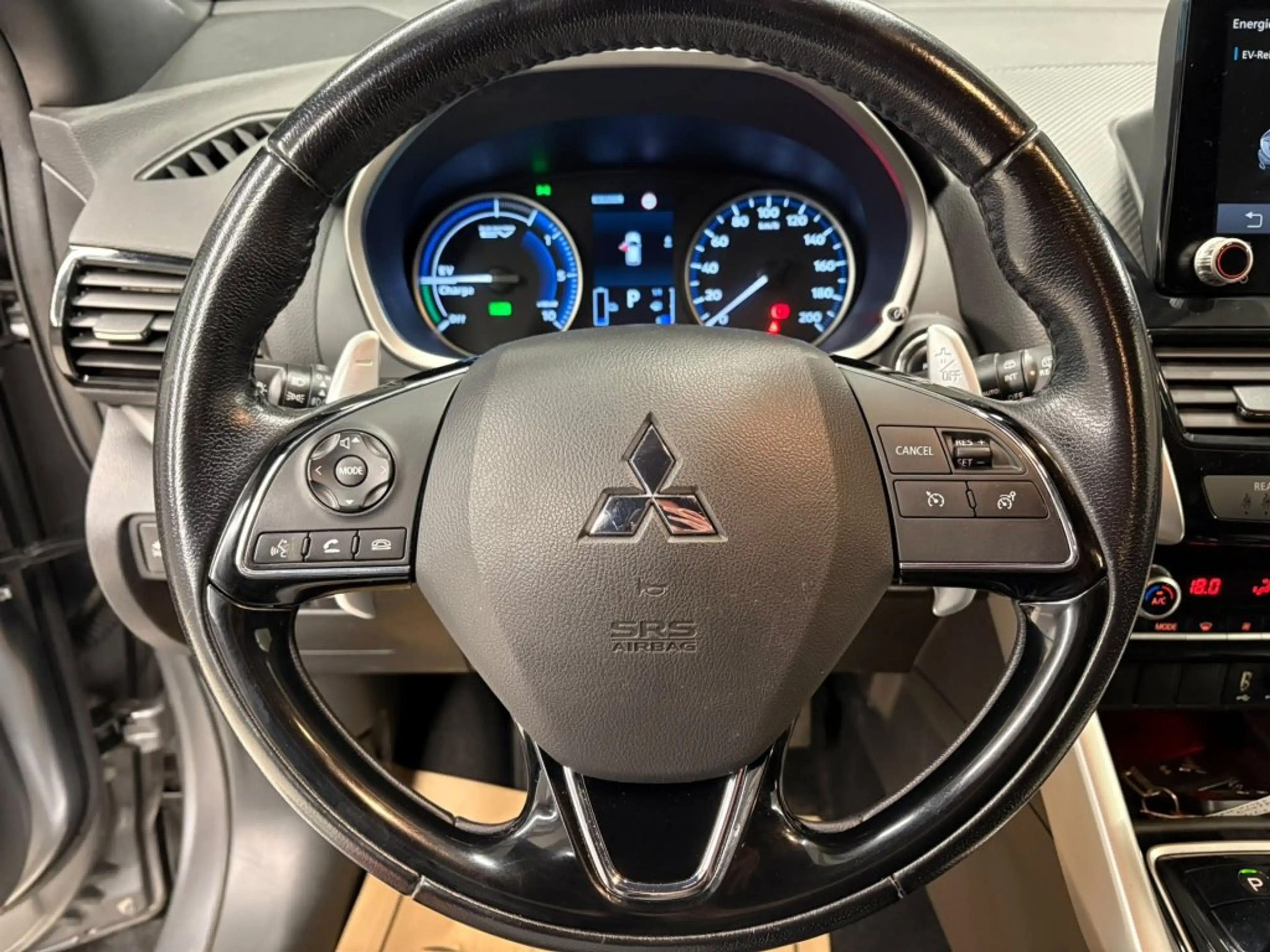 Mitsubishi Eclipse Cross PHEV 2,4 4WD Intense+ no HUD 21 — photo 13