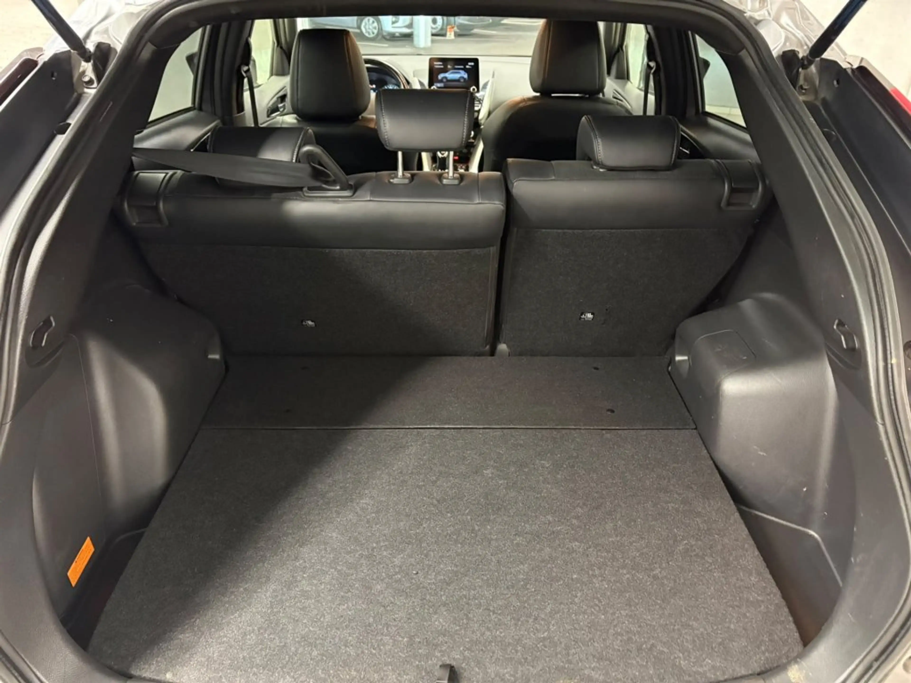 Mitsubishi Eclipse Cross PHEV 2,4 4WD Intense+ no HUD 21 — photo 4