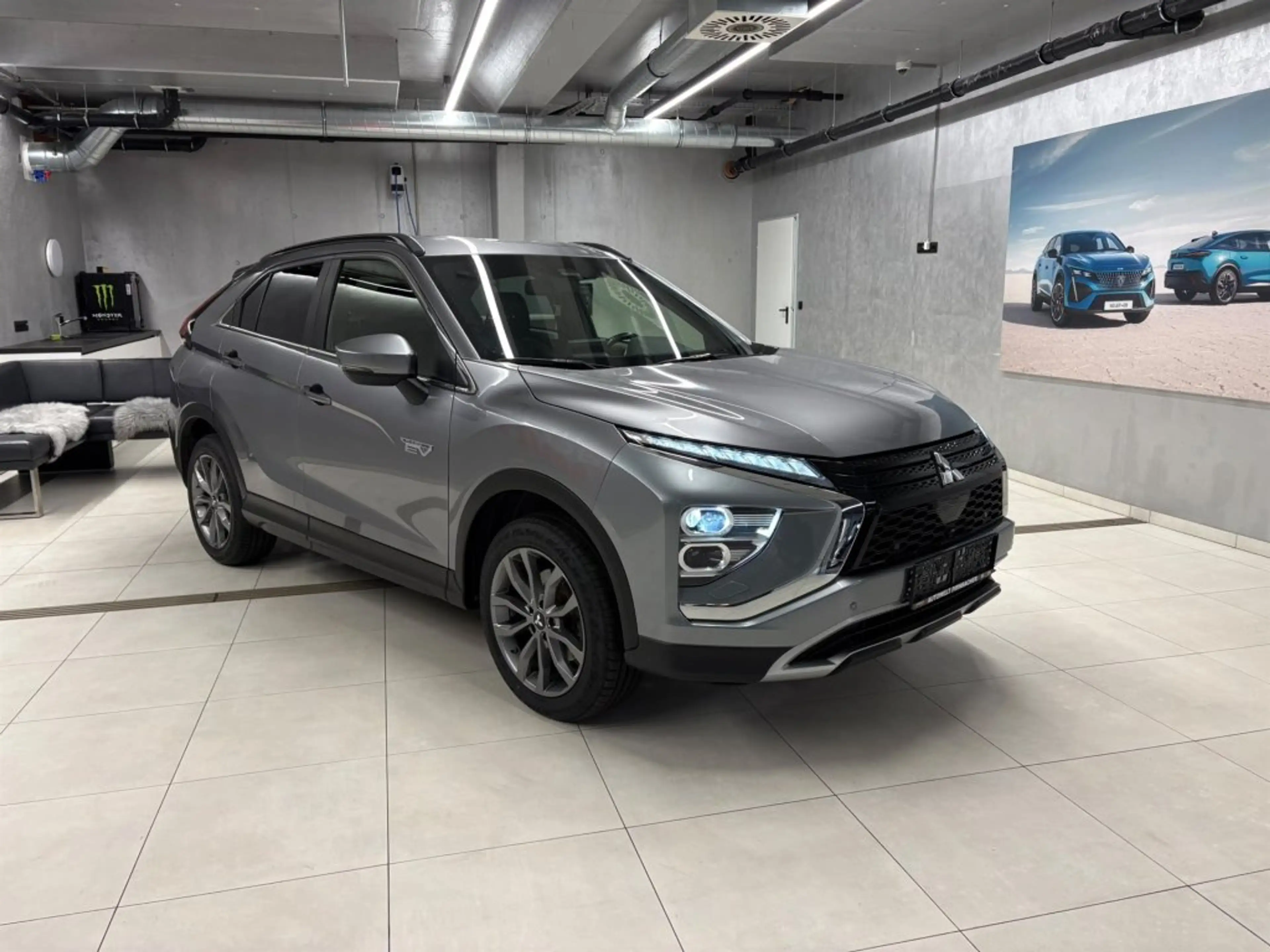 Mitsubishi Eclipse Cross PHEV 2,4 4WD Intense+ no HUD 21 — photo 3