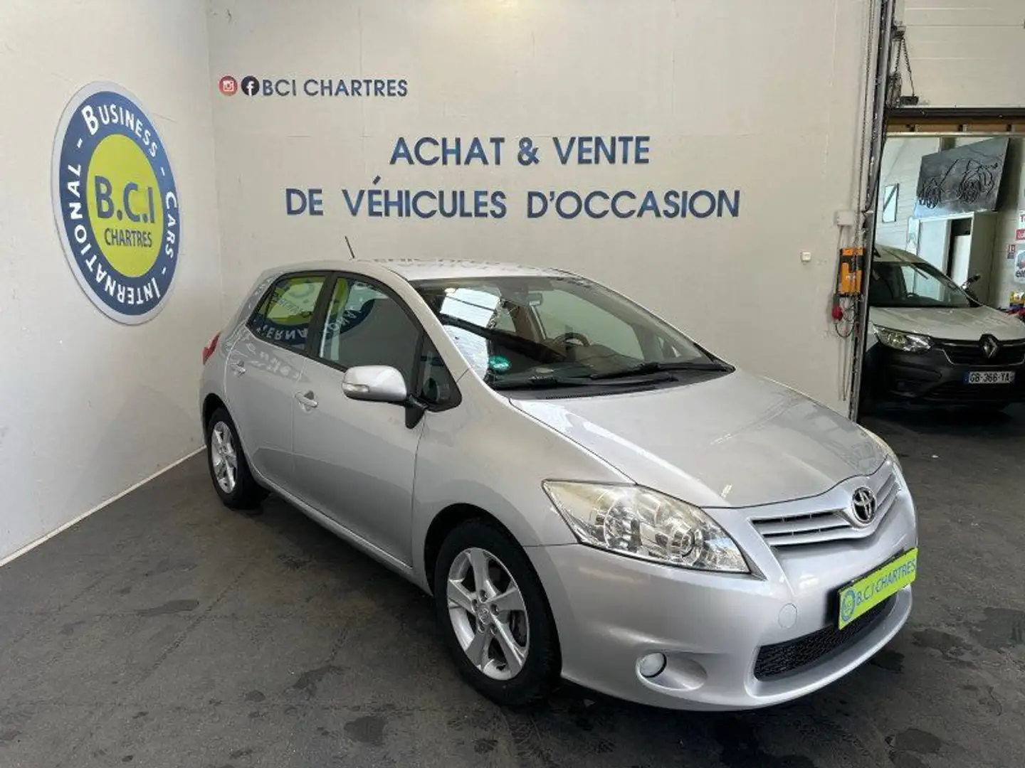 Toyota Auris 132 VVT-I CONNECT 5P Gris - 2