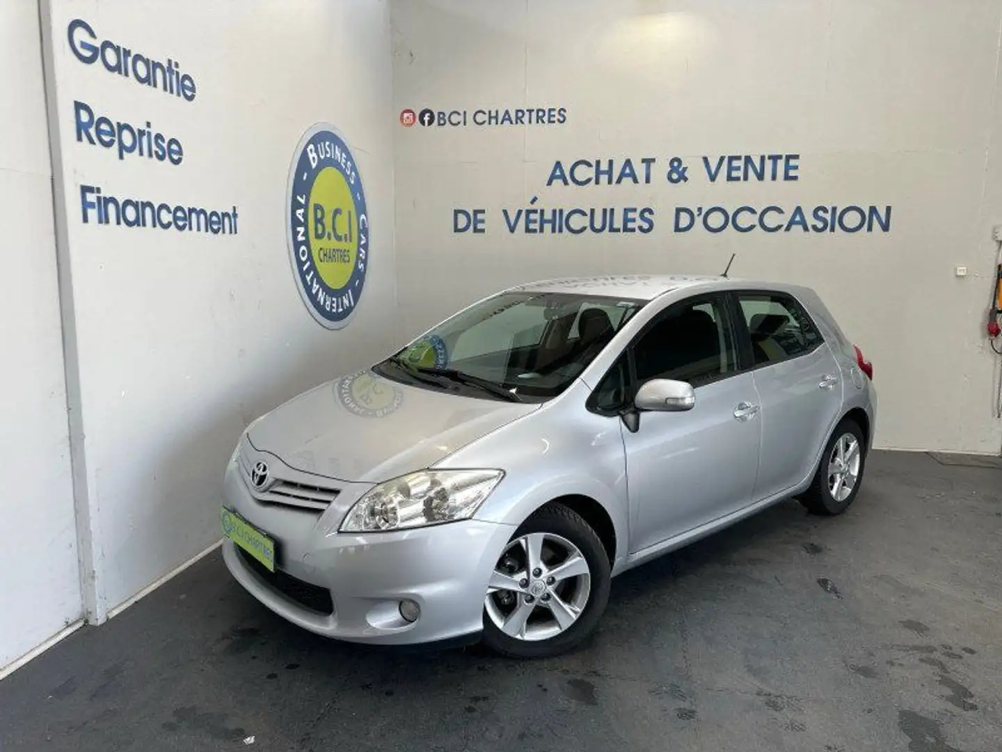 Toyota Auris 132 VVT-I CONNECT 5P Gris - 1