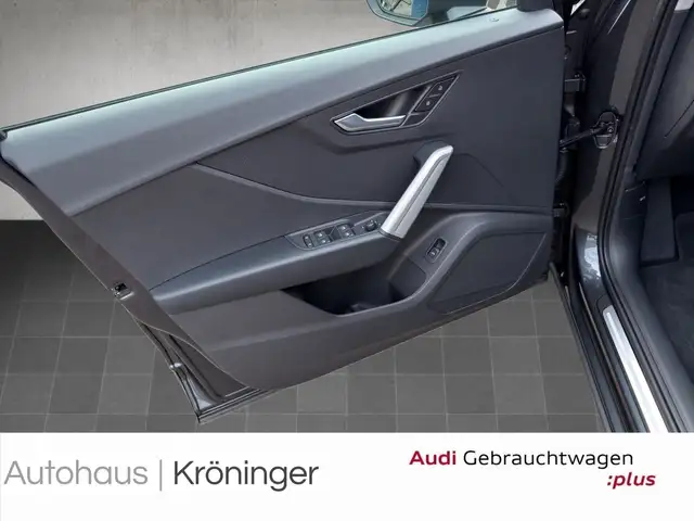 Audi Q2 view 8