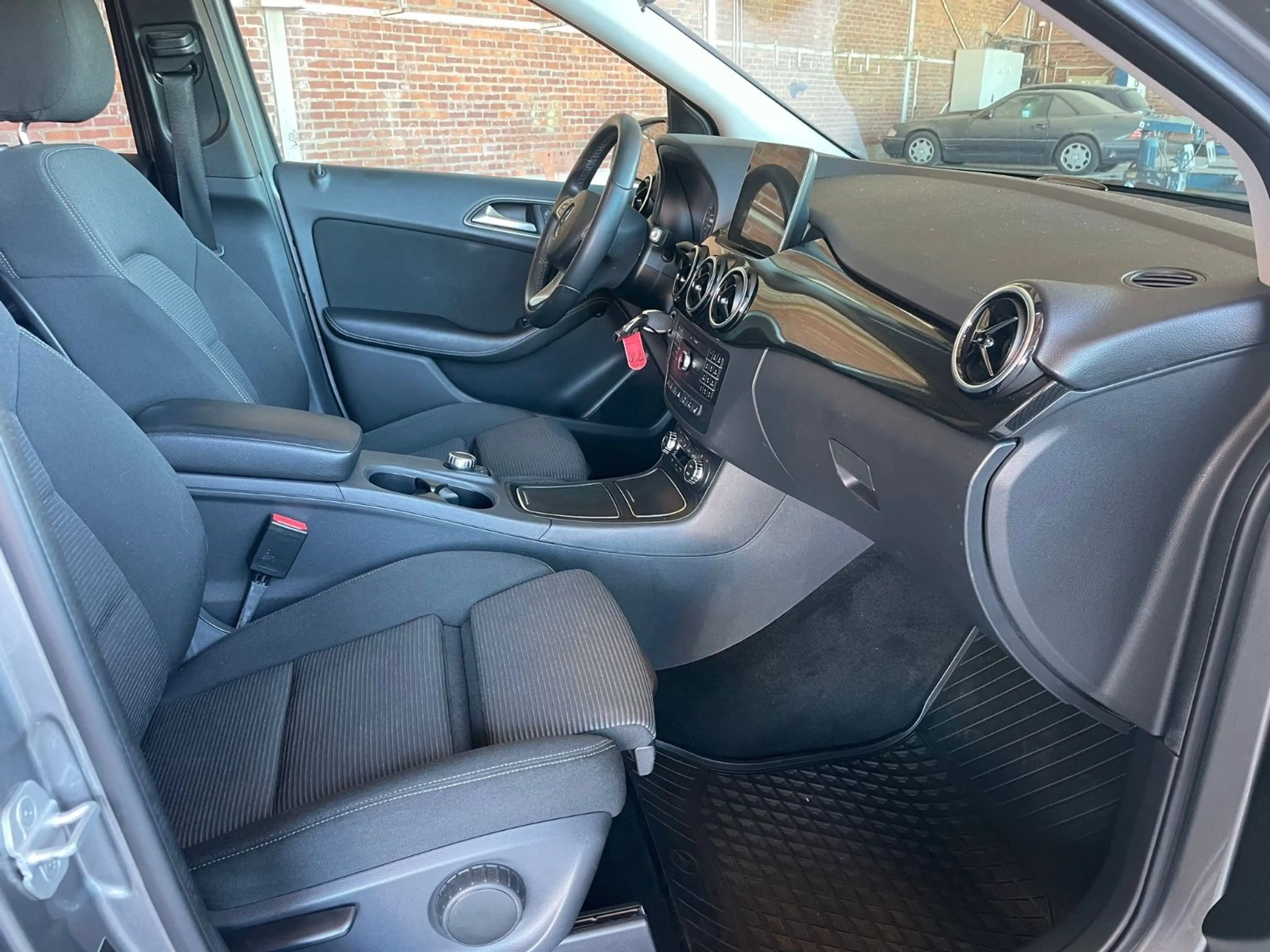 Mercedes-Benz B Electric Drive B-Klasse 250 eDrive/Navi /Sitzheizung/XENON — photo 11