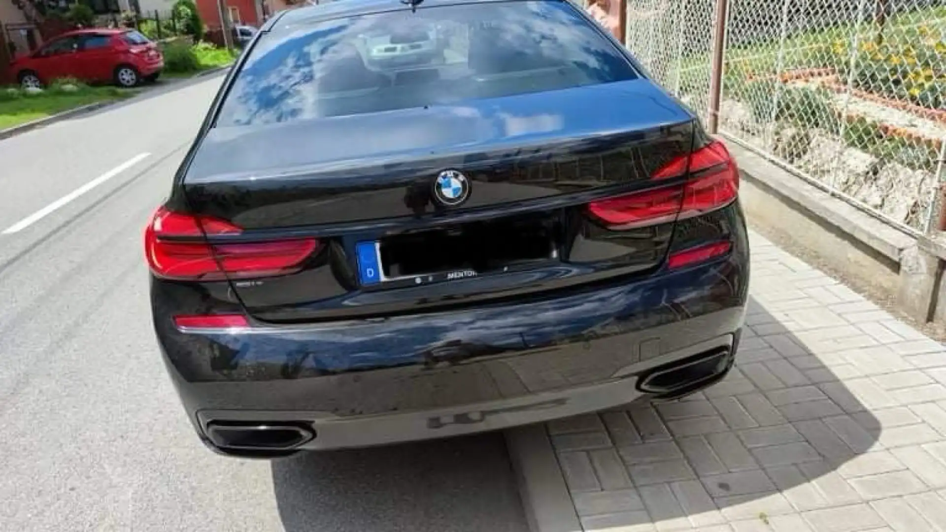 BMW 740 740d xDrive Schwarz - 1