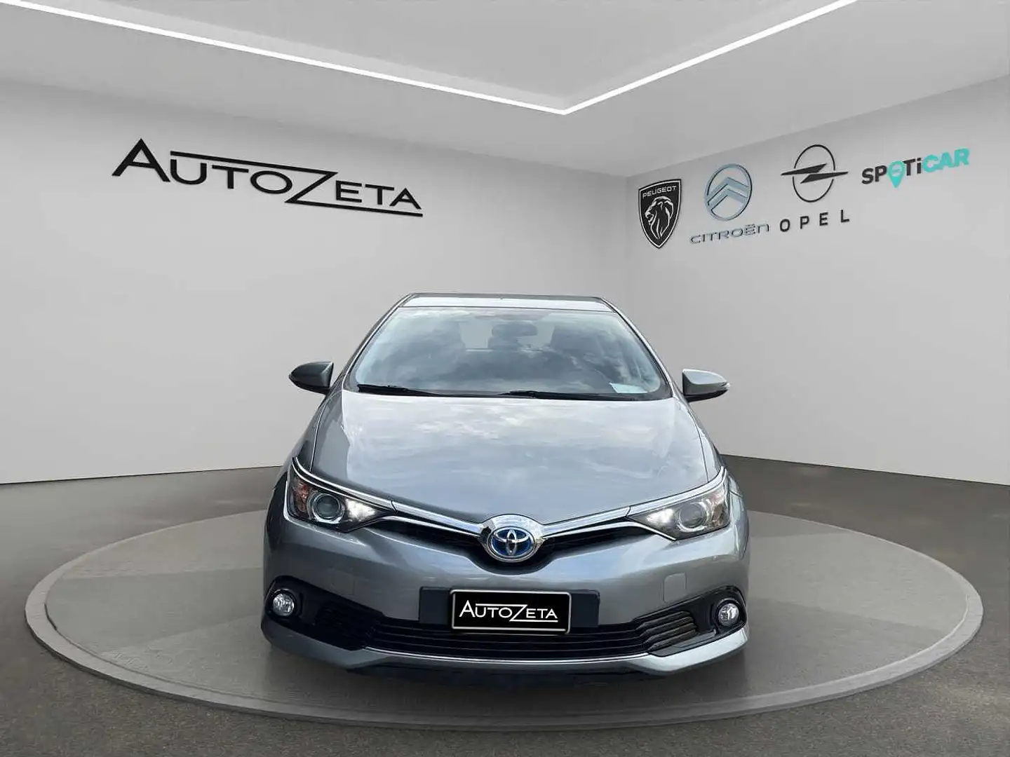 Toyota Auris 2ª serie 1.8 Hybrid Cool Gris - 2