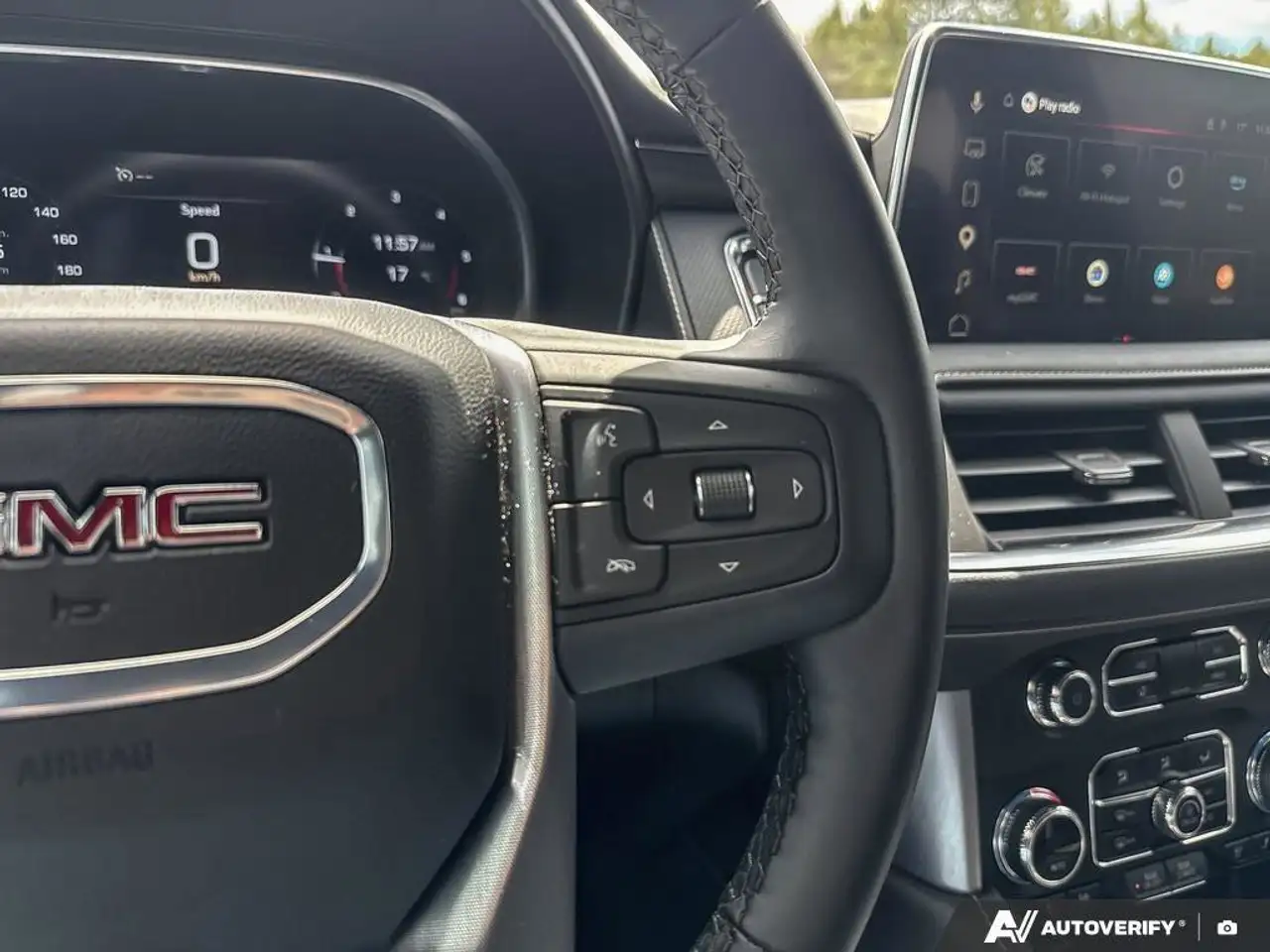 GMC Yukon снимка GMC Yukon