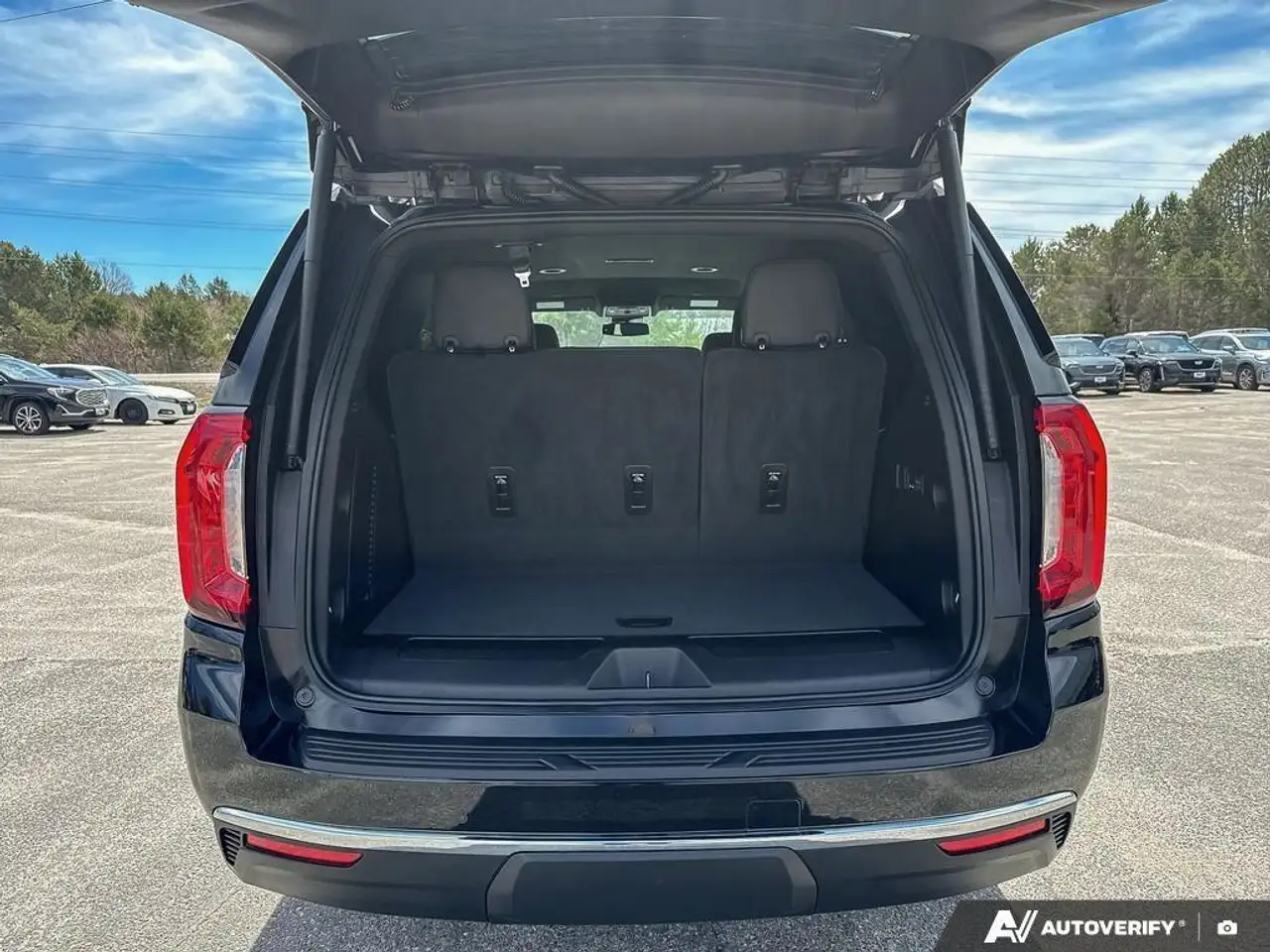 GMC Yukon снимка GMC Yukon