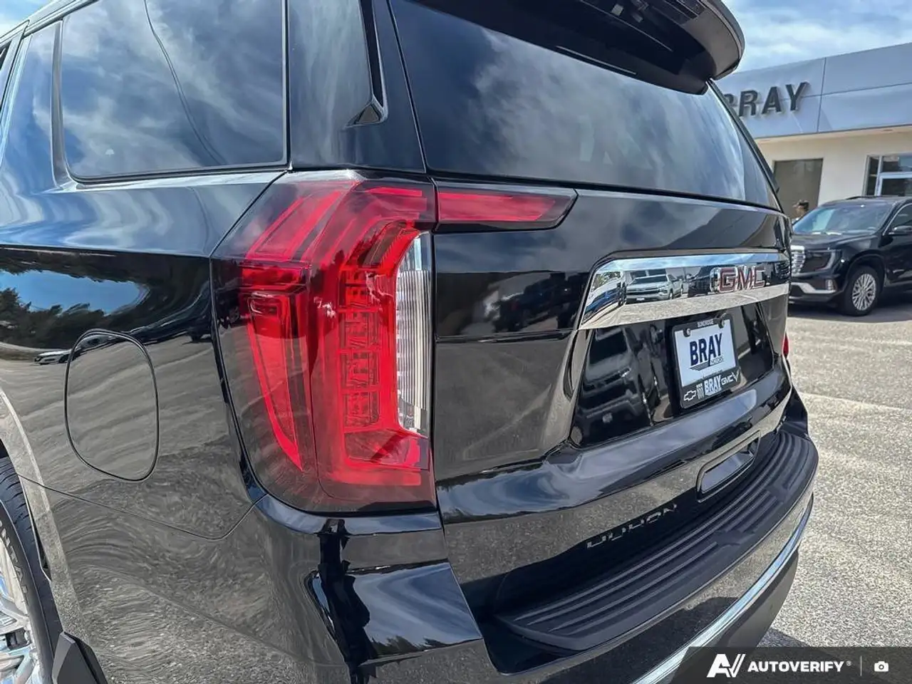GMC Yukon снимка GMC Yukon