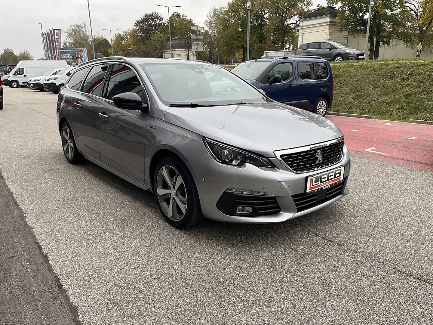 Peugeot 308 SW 1,5 BlueHDI 130 GT Line S&S EAT8 Aut. Silber - 2