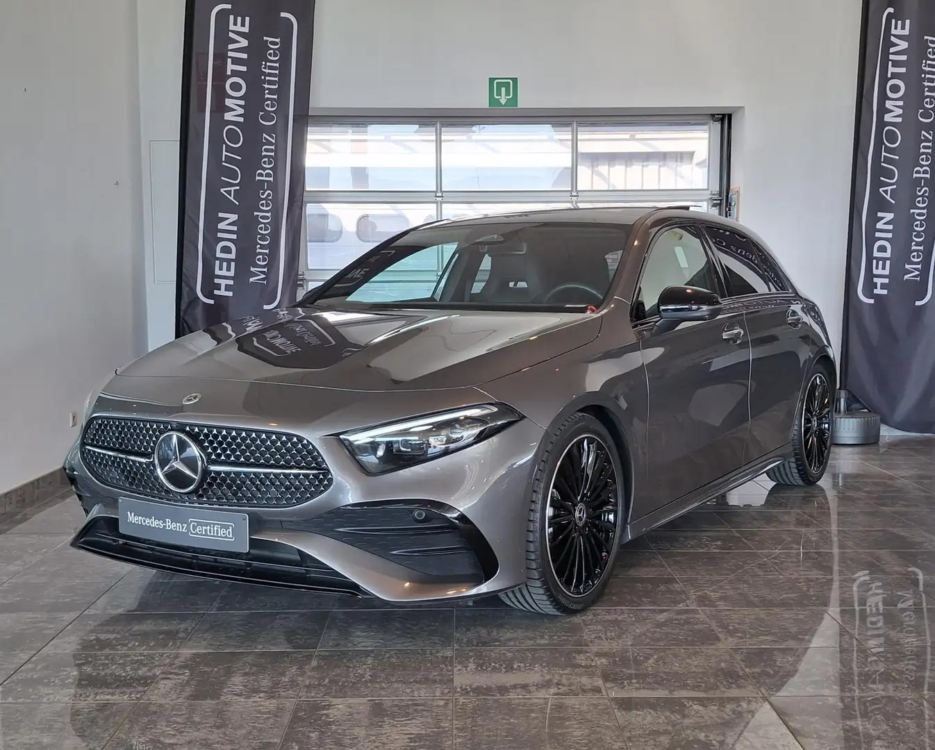 Mercedes-Benz A 180 D Hatchback AMG Line | Panoramisch Dak | Head-Up D Grijs - 1