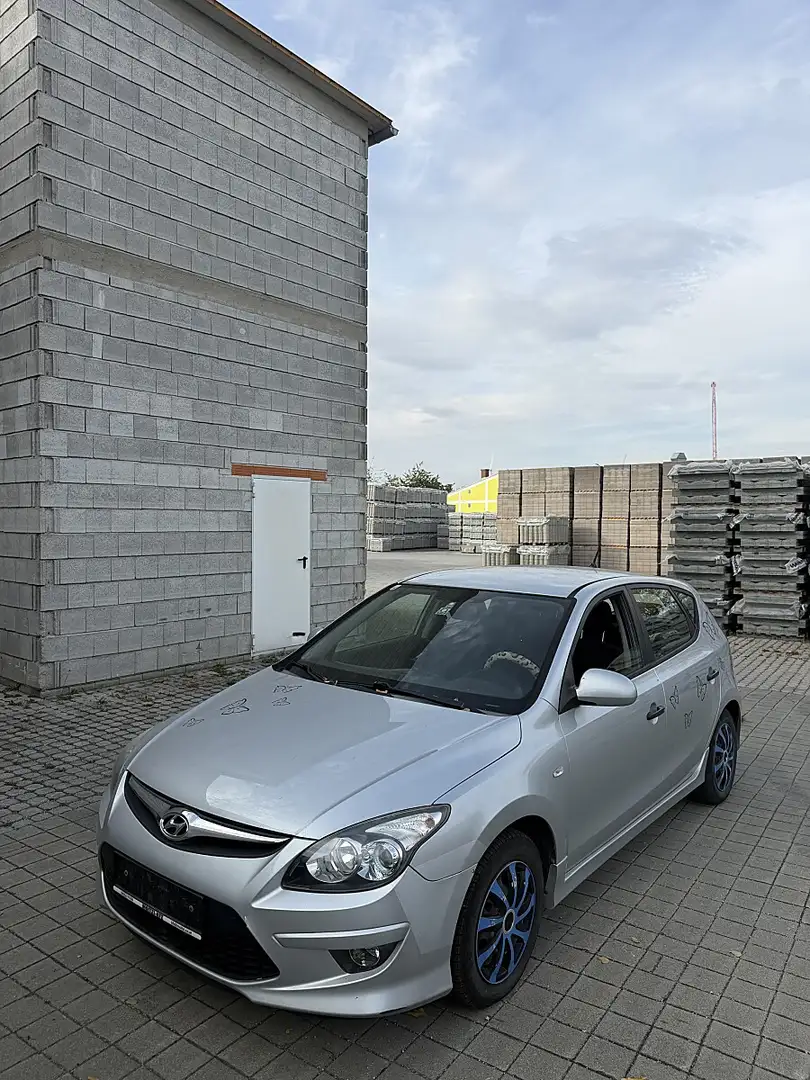 Hyundai i30 1,4 CVVT Europe Grau - 1