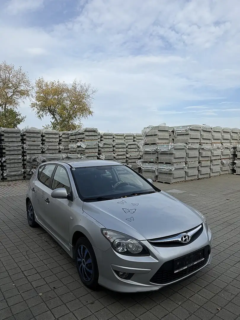 Hyundai i30 1,4 CVVT Europe Grau - 2