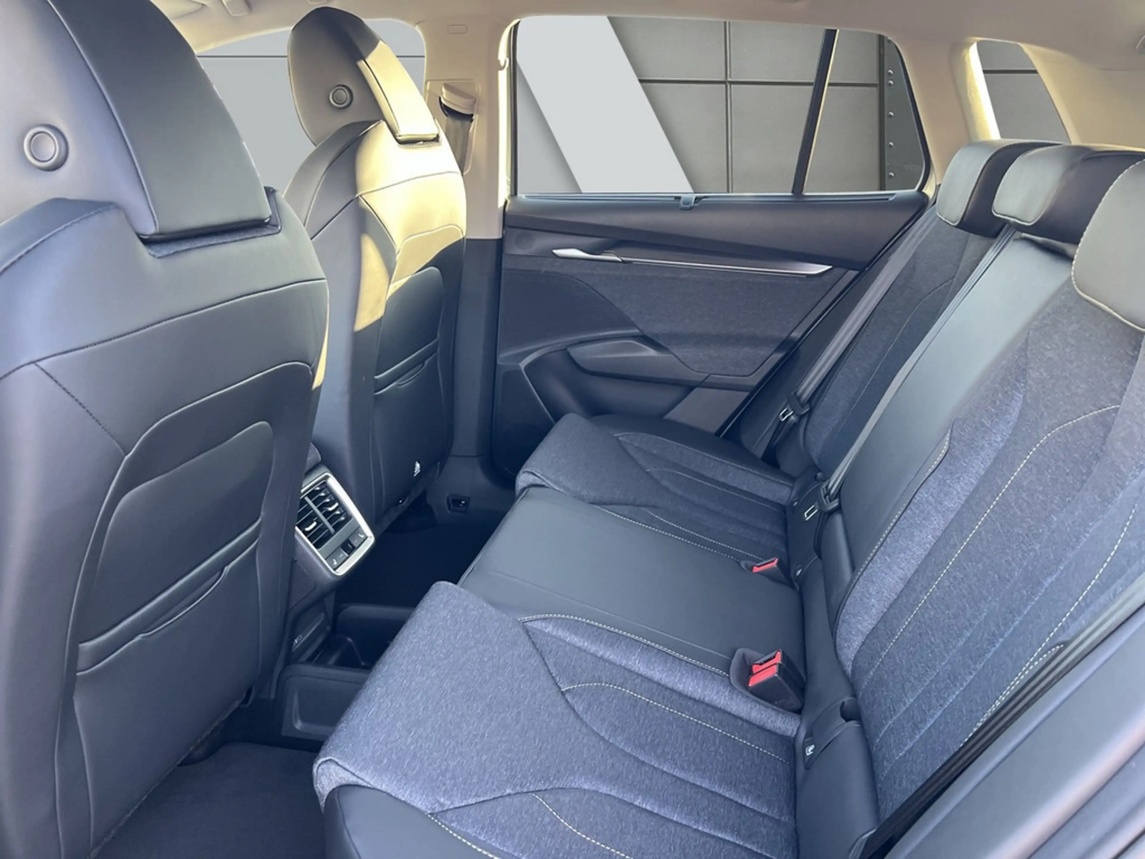 Skoda Elroq 85 LOFT *ADVANCED*W.PUMPE*AHK*VEGA*WINT — photo 11