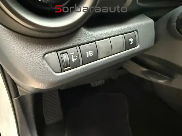 Toyota C-HR view 25