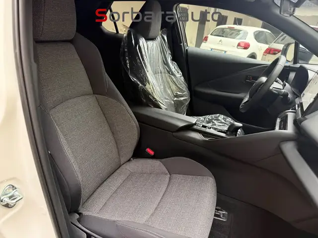 Toyota C-HR view 29