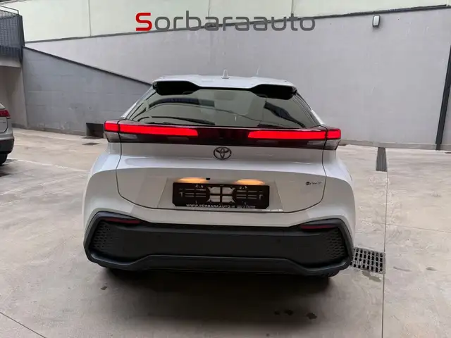 Toyota C-HR view 4