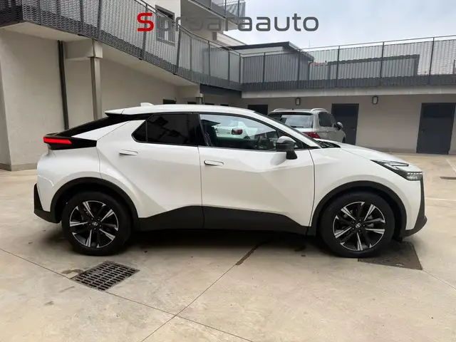 Toyota C-HR view 6