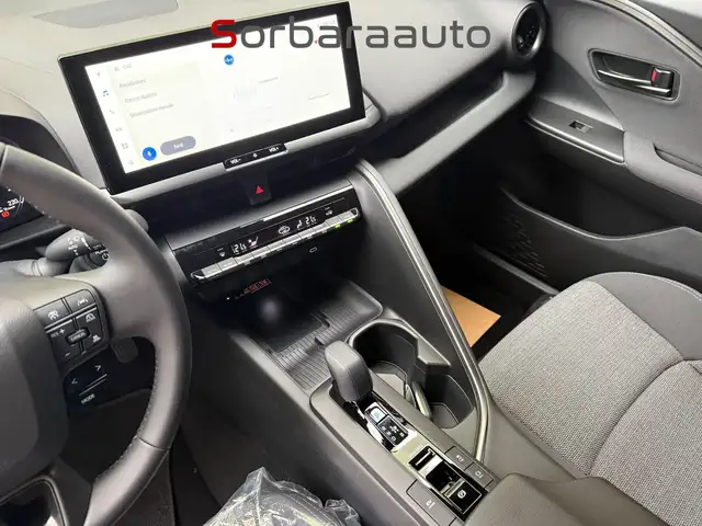 Toyota C-HR view 16