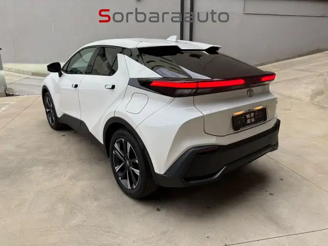 Toyota C-HR view 3