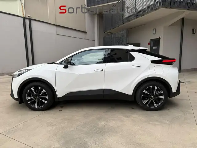 Toyota C-HR view 2