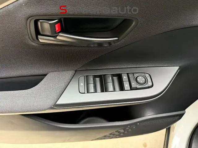 Toyota C-HR view 27