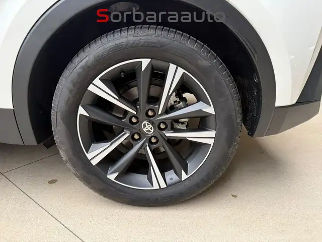 Toyota C-HR view 11