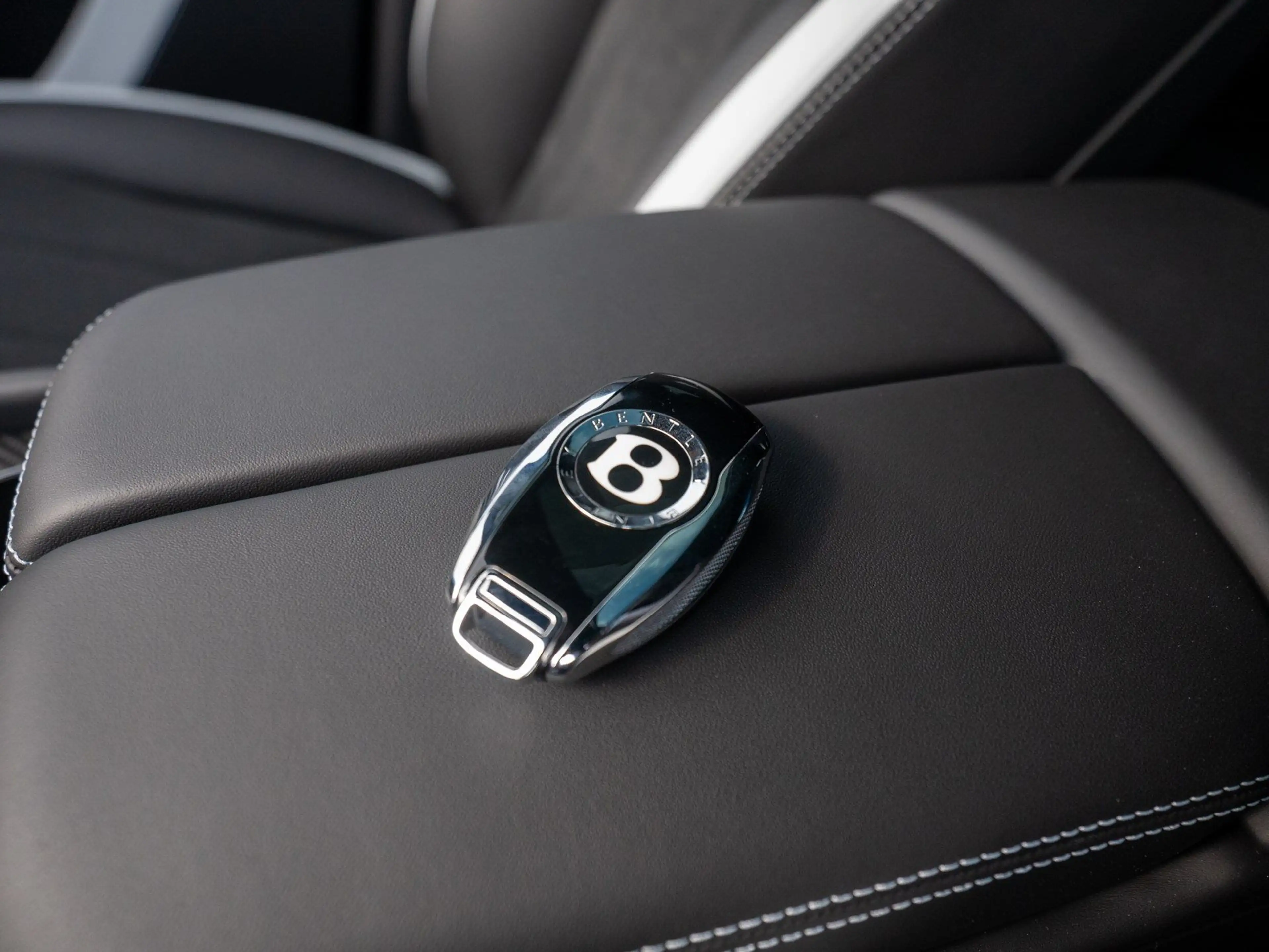 Bentley Bentayga Speed V8 Akrapovic — photo 15