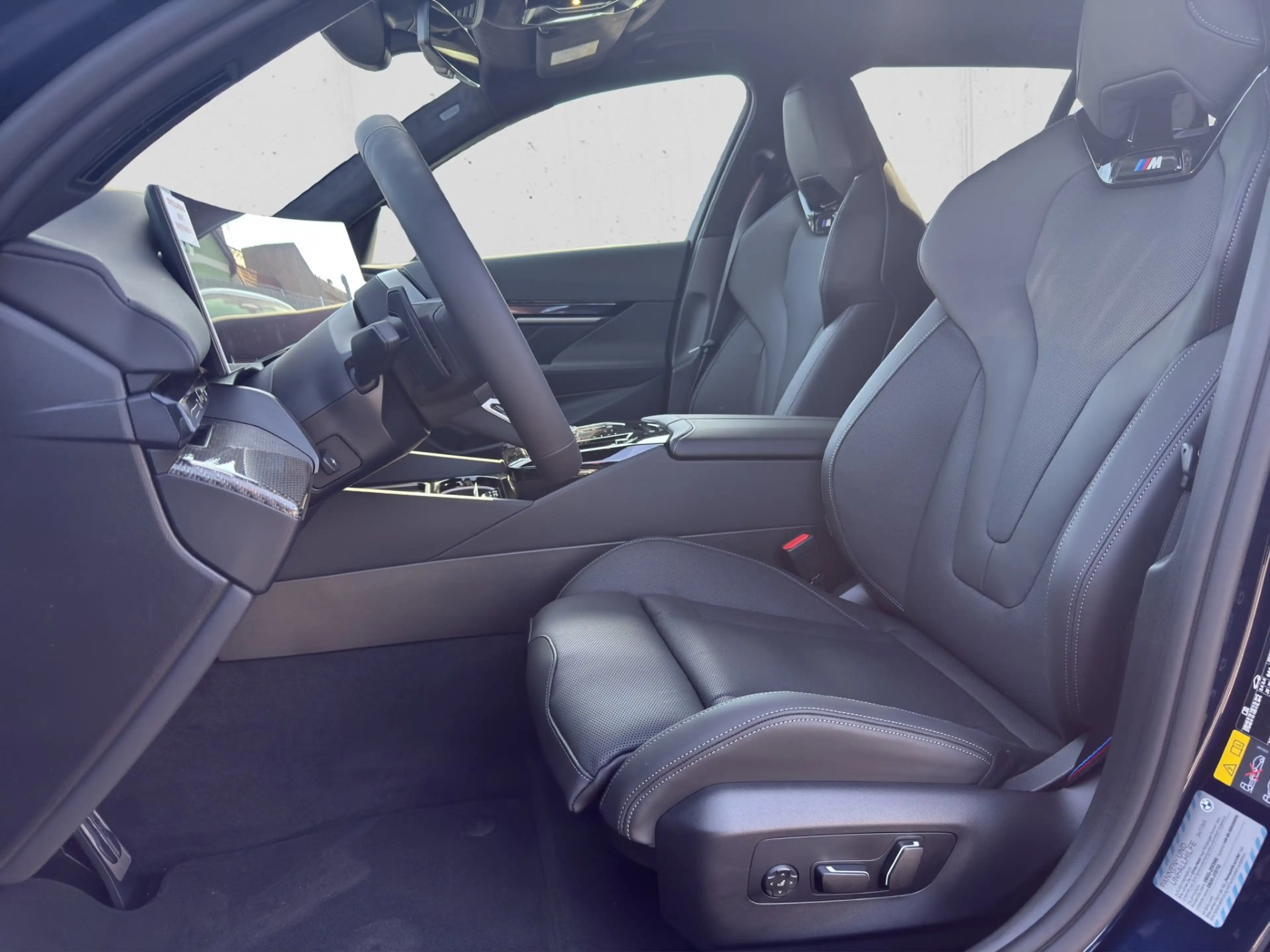 BMW 550 e xDrive — photo 9