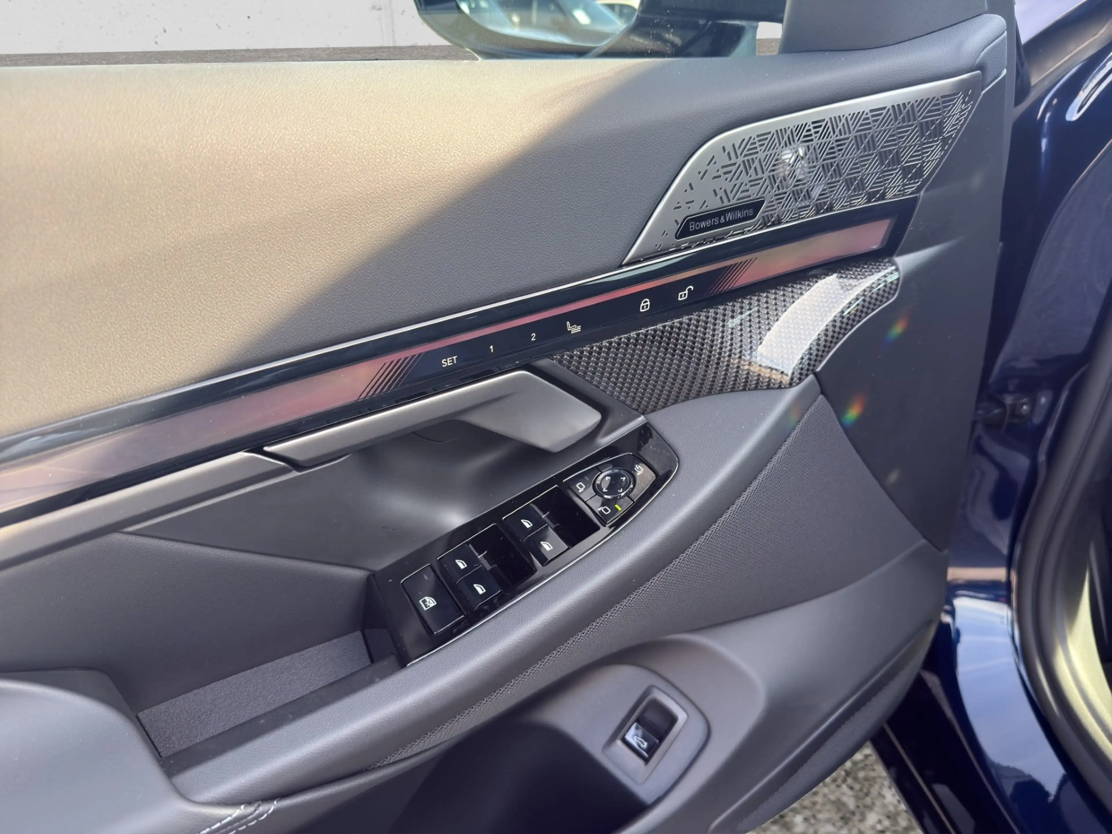 BMW 550 e xDrive — photo 10
