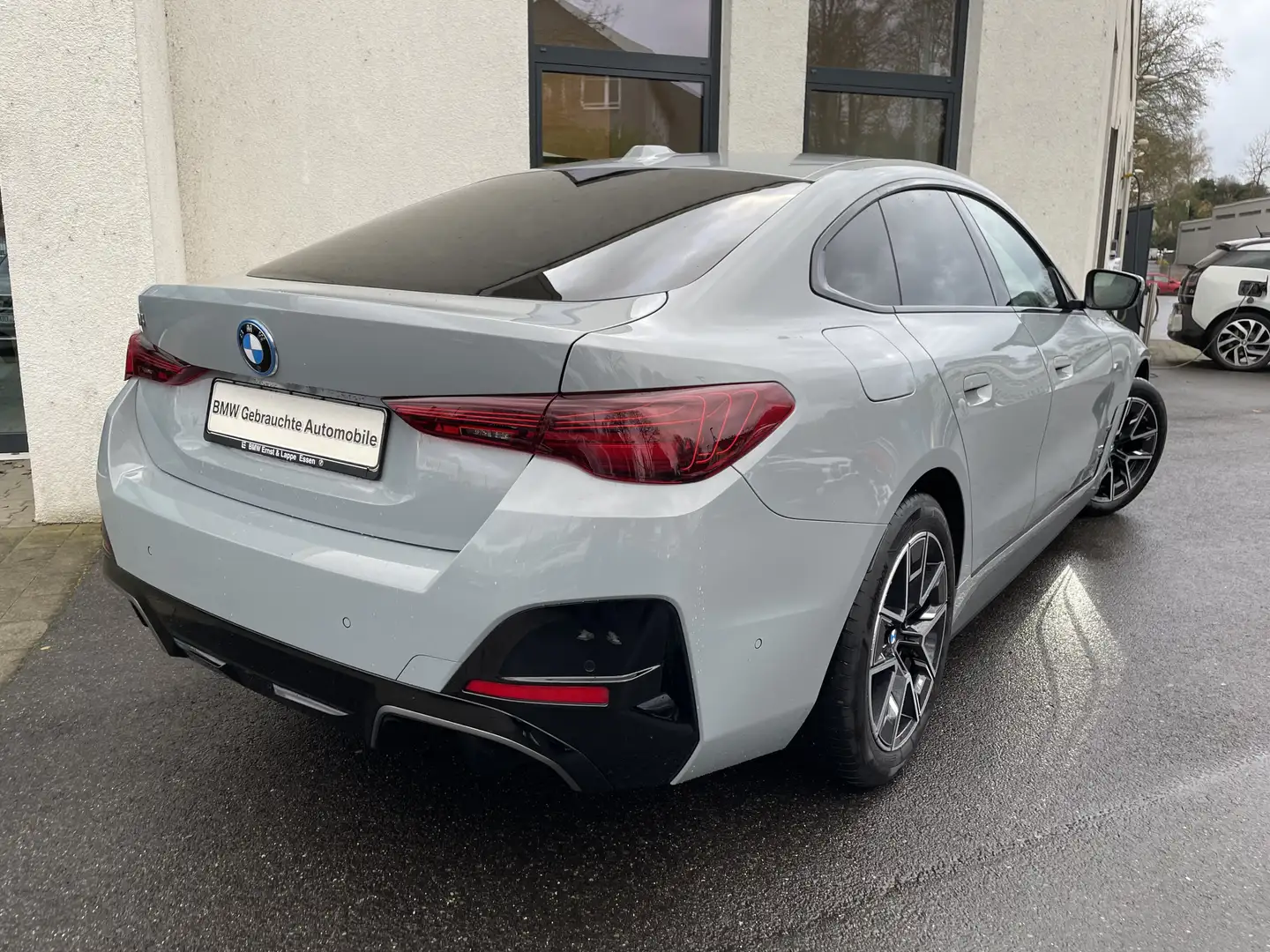 BMW i4 eDrive40 M Sport || AHK 360° DrivingAssProf Grau - 2
