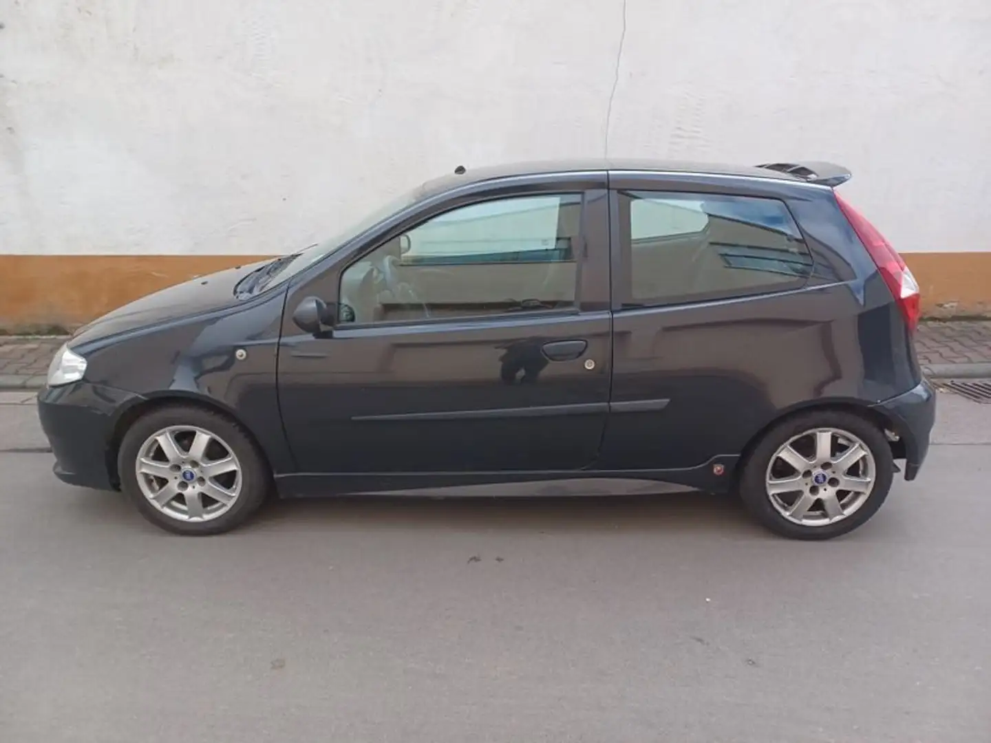 Fiat Punto Punto Abarth 1,2i Sportpaket Alus Klima eFh Zv Schwarz - 1