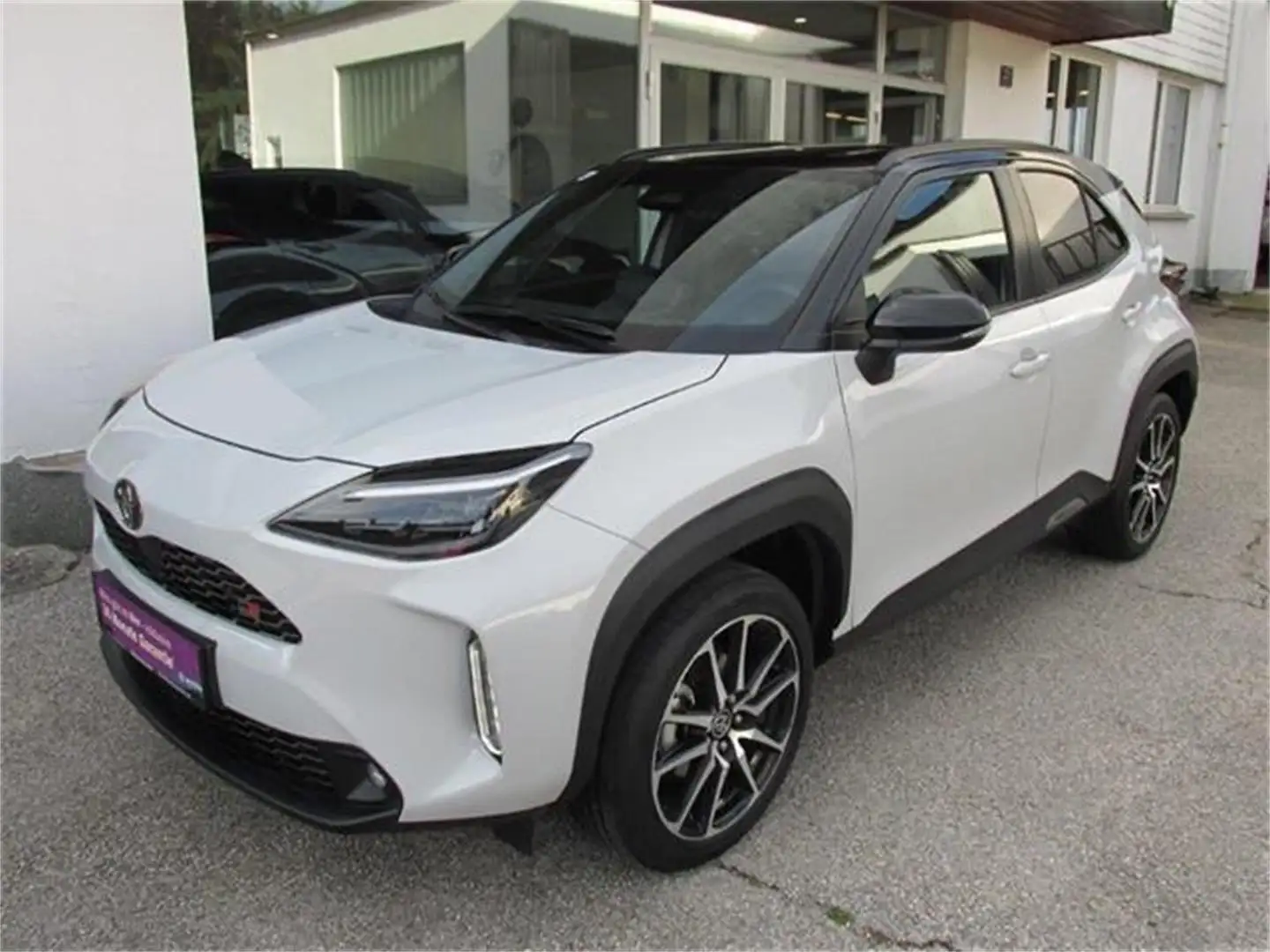 Toyota Yaris Cross 1,5VVT-i Hybrid GR Sport Grau - 1
