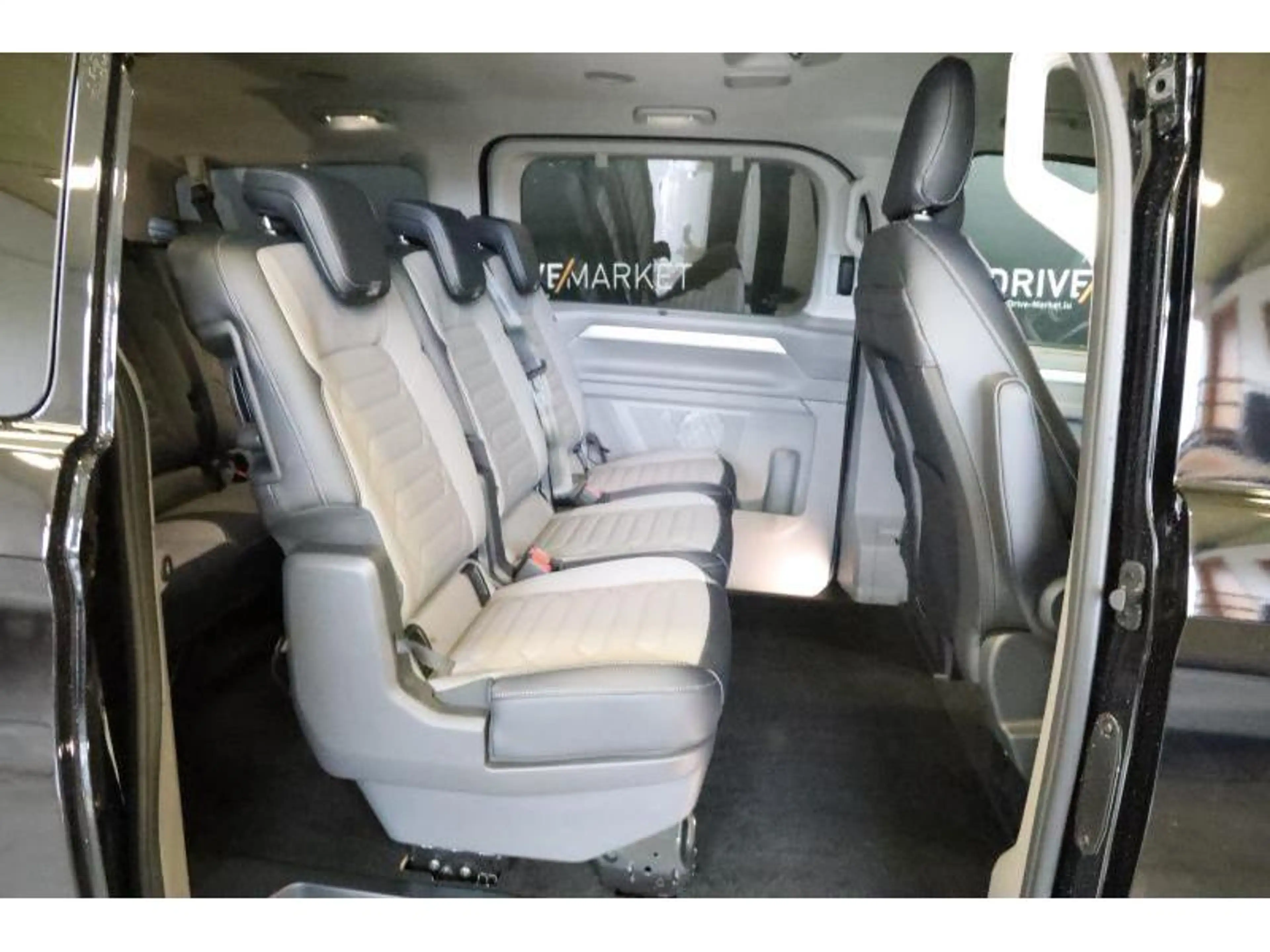 Volkswagen T7 Caravelle Style Court — photo 12