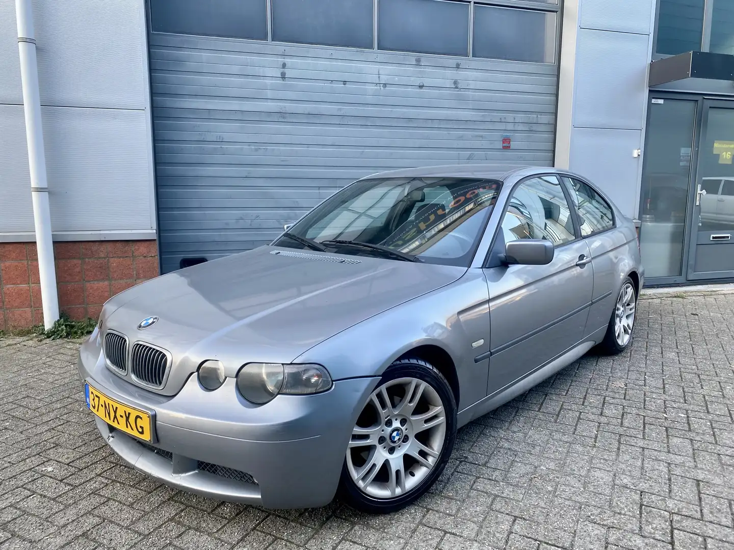 BMW 330 316ti siva - 1