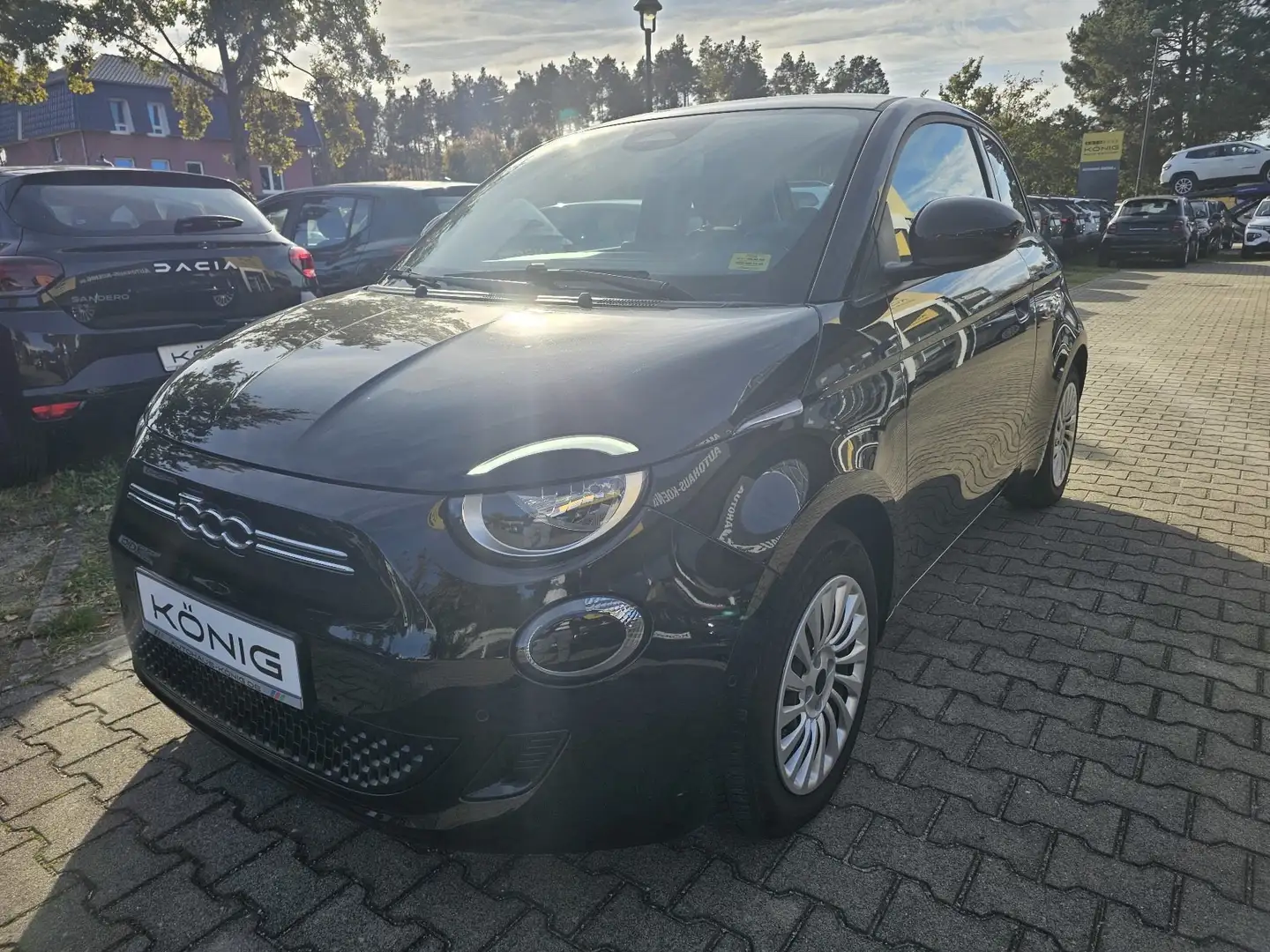 Fiat 500e 3+1 42 kWh,*Automatik*,Kamera Allwetter Schwarz - 1
