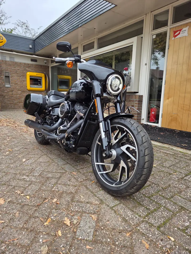 Harley-Davidson Sport Glide 107 FLSB Sport Glide Zwart - 2
