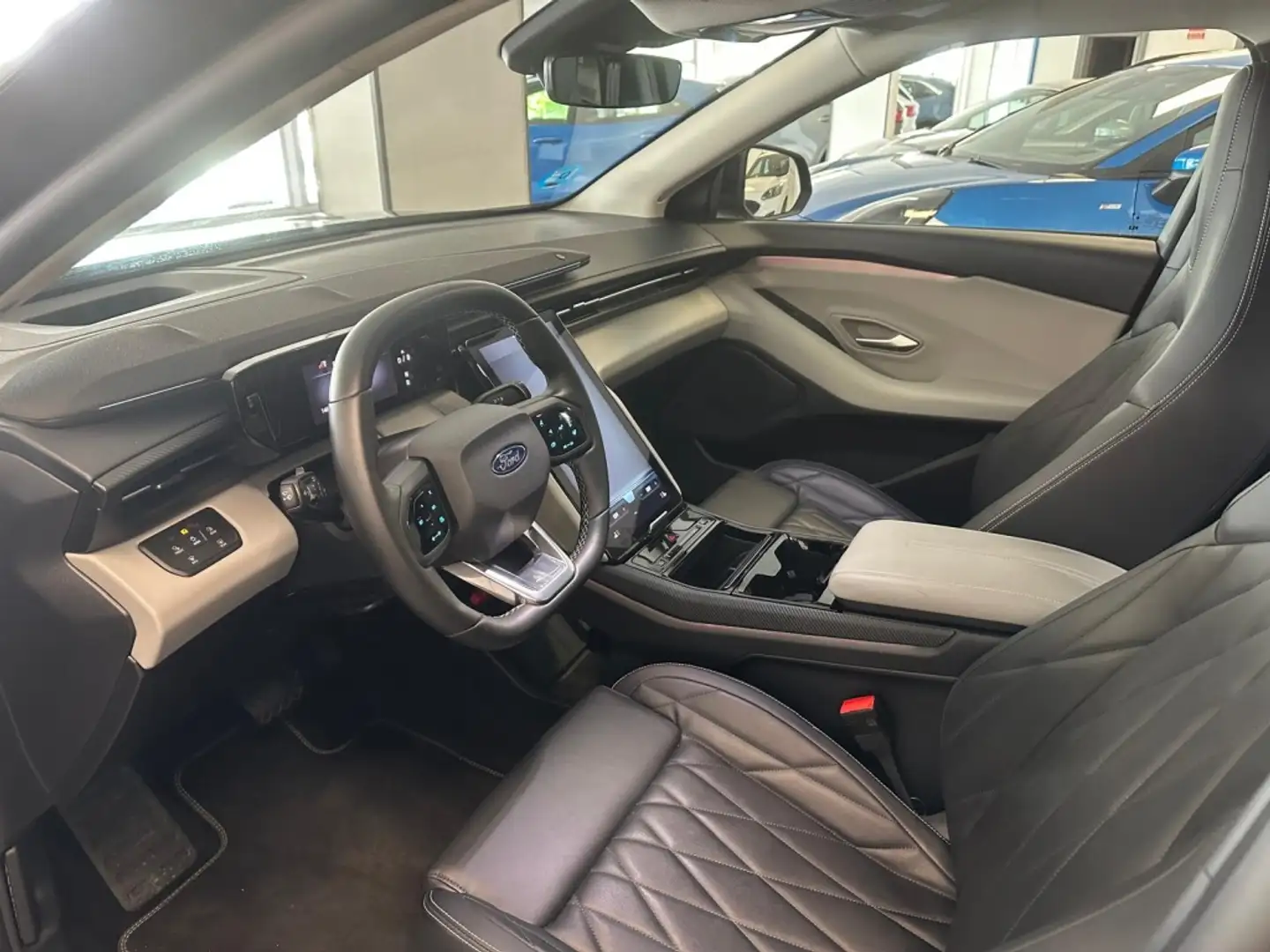 Ford Capri AWD Rango Extendido Select 79kWh Burdeos - 2