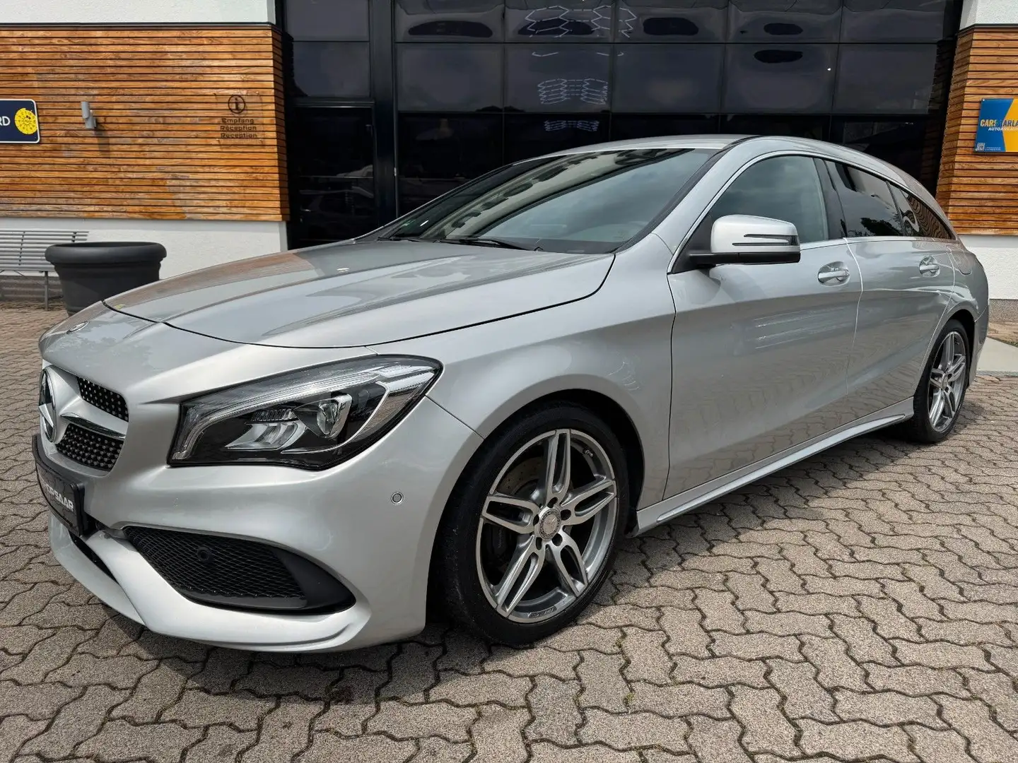 Mercedes-Benz CLA 220 CDI d Shooting Brake /AMG LINE/ALCANTARA Argent - 2