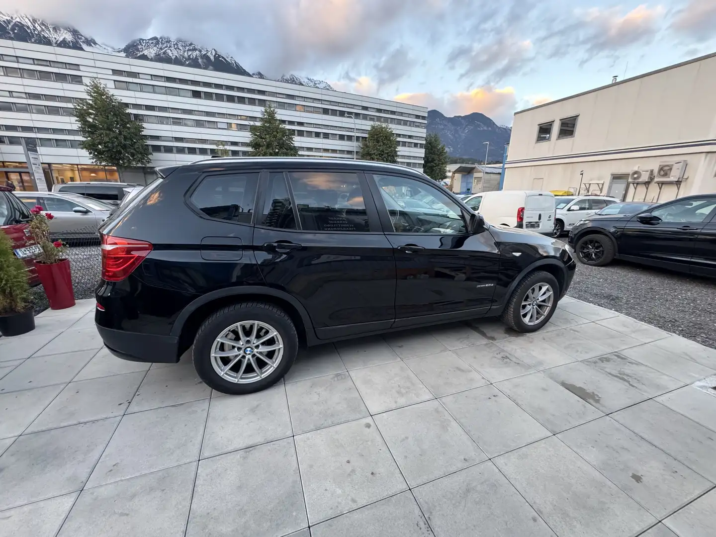 BMW X3 xDrive 20 d Schwarz - 2