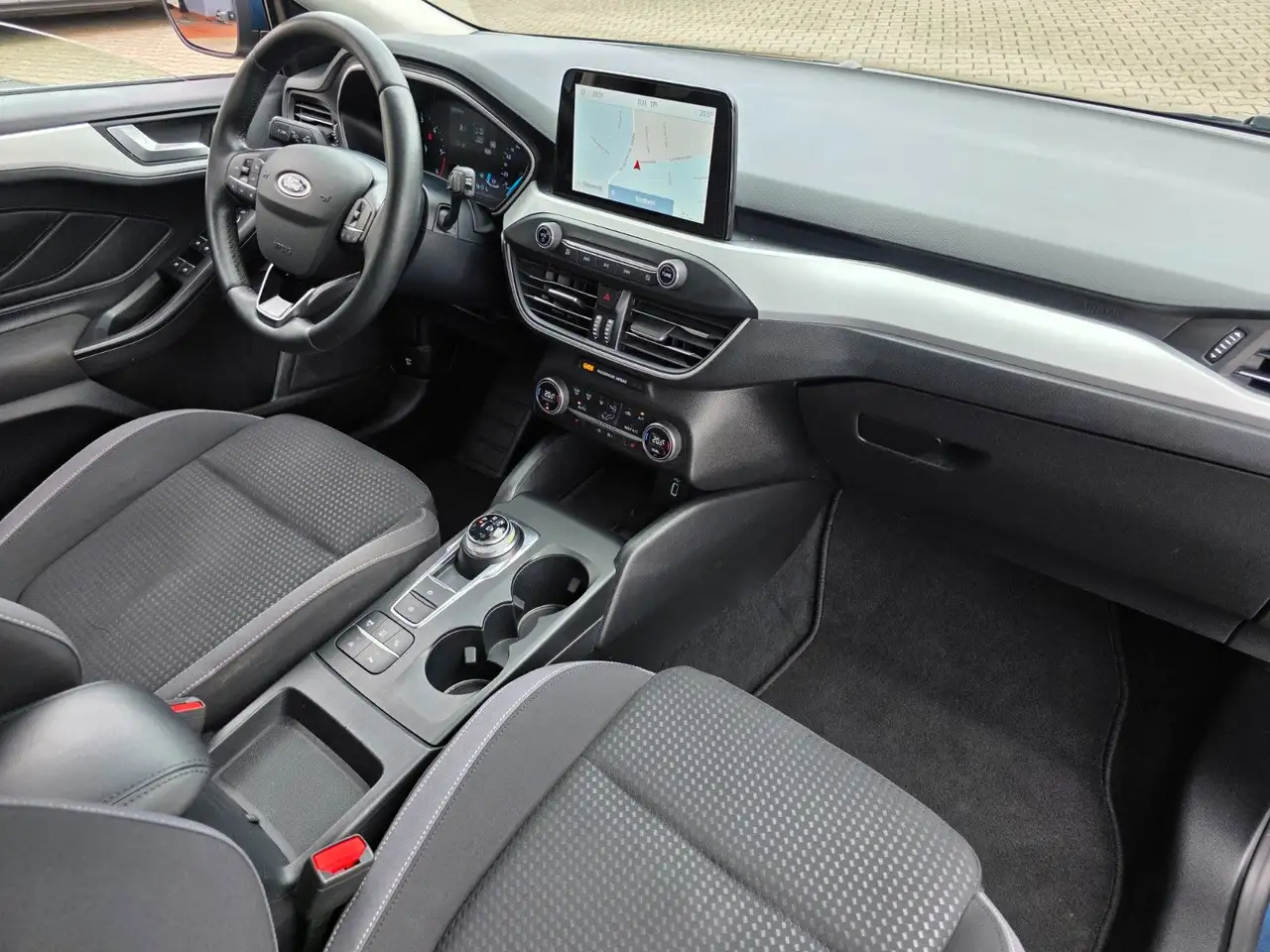 Ford Focus Lim. 1.5 TDCi Cool & Connect Automatik, миниатюра 2