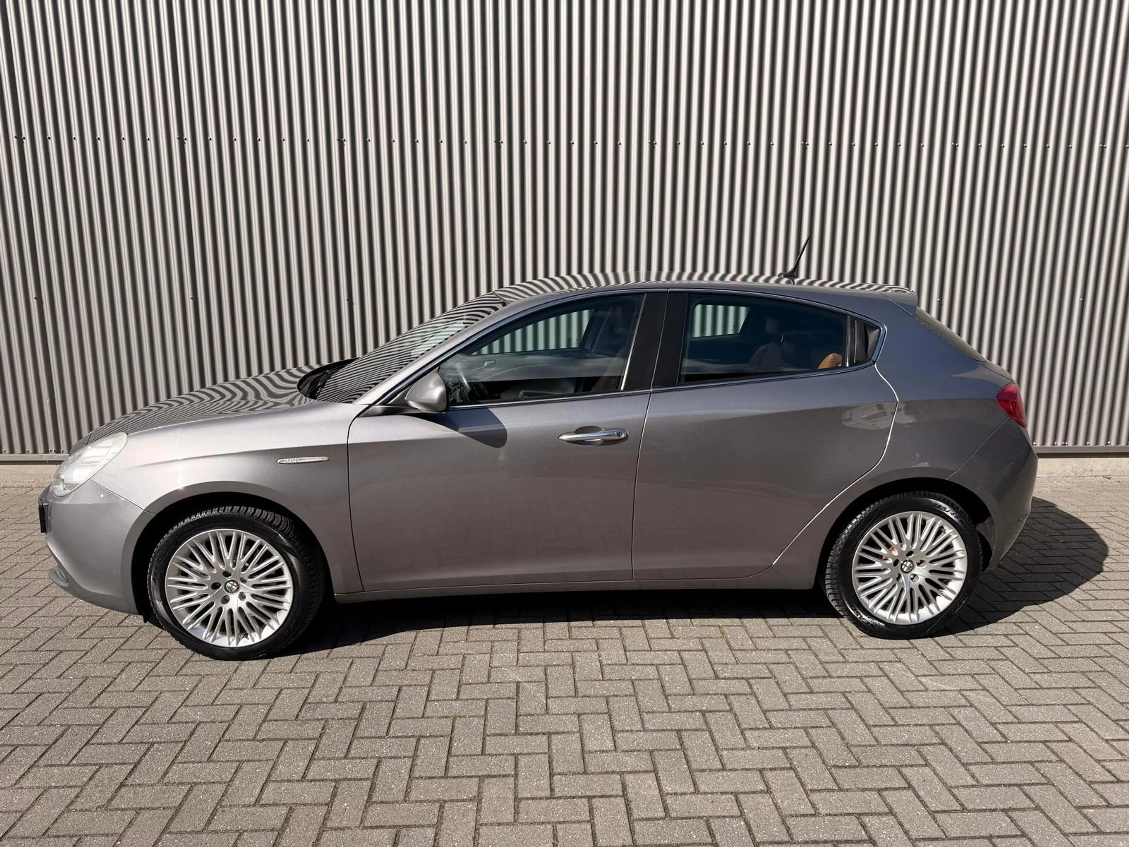 Alfa Romeo Giulietta 1.4 T Distinctive Automaat|Navi|Leder|PDC|Stoelver — photo 2