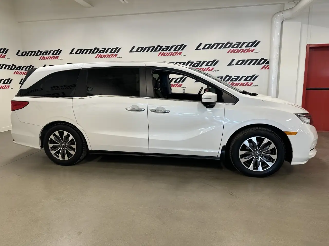 Honda Odyssey снимка Honda Odyssey