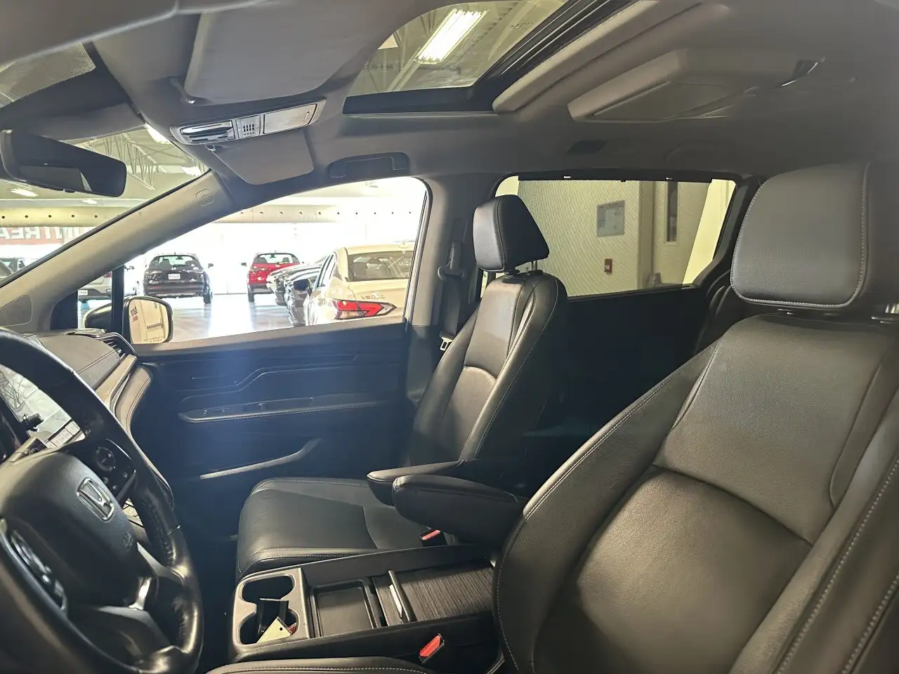 Honda Odyssey снимка Honda Odyssey